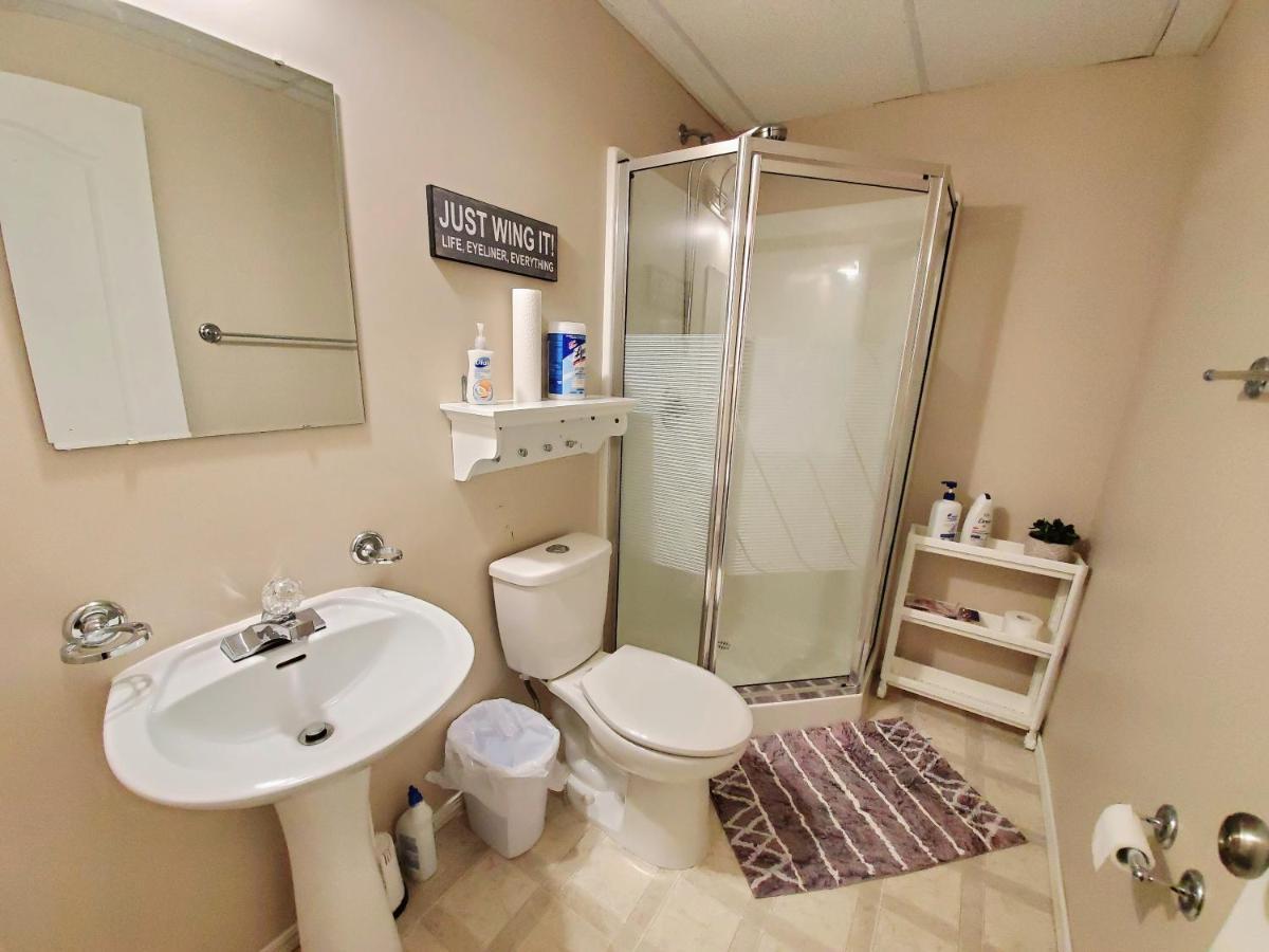 Saskatoon Lashyn Cove Homestay Екстериор снимка