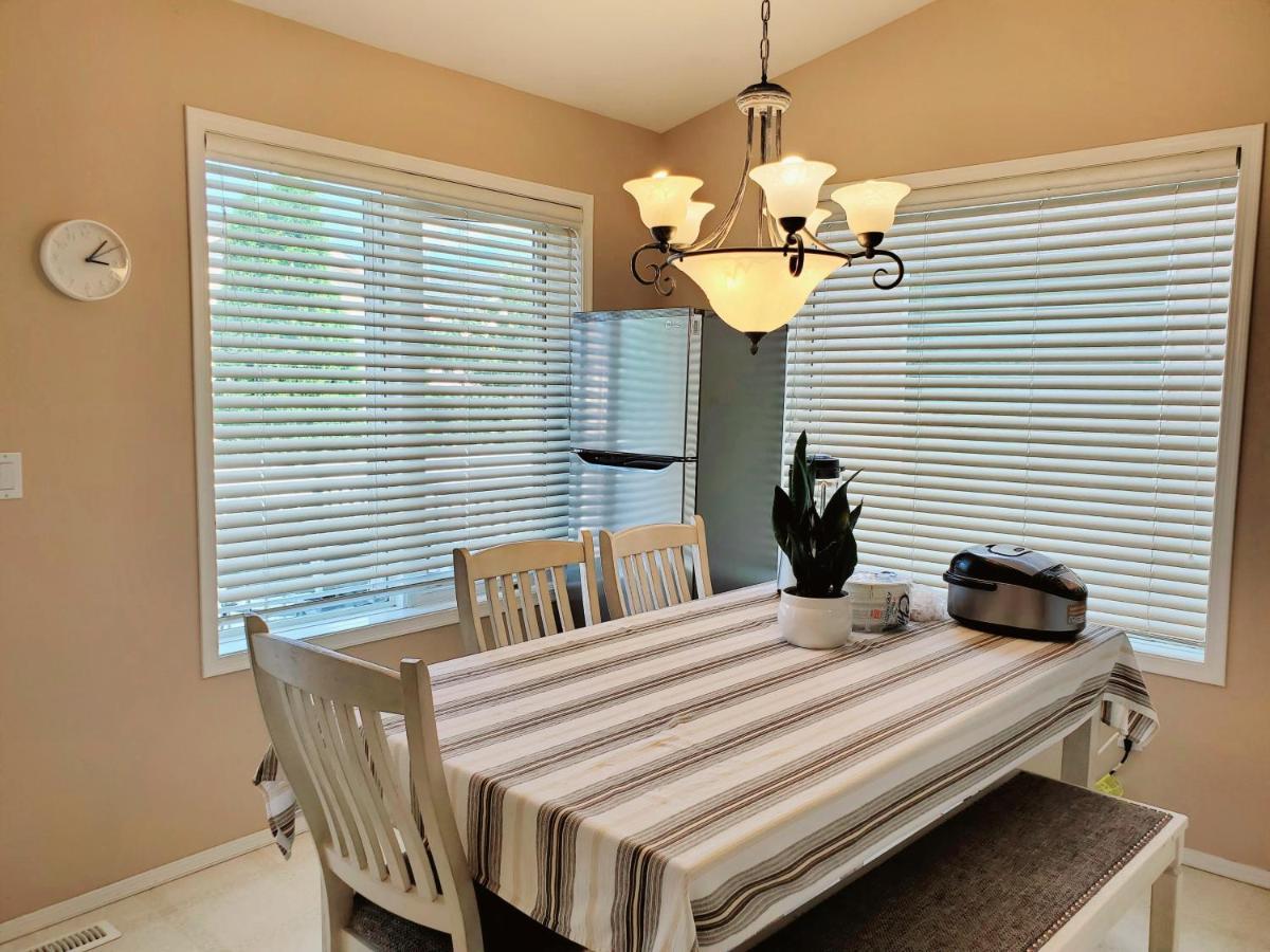 Saskatoon Lashyn Cove Homestay Екстериор снимка