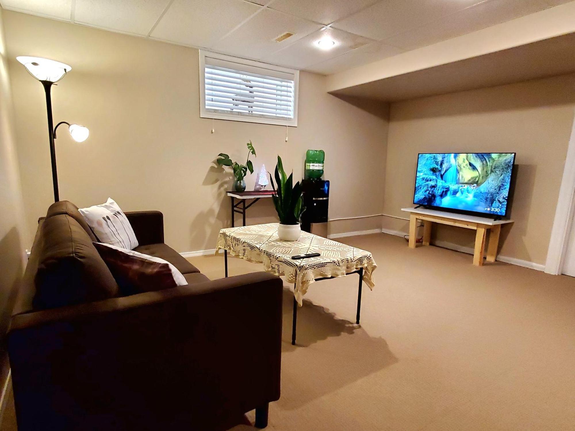 Saskatoon Lashyn Cove Homestay Екстериор снимка