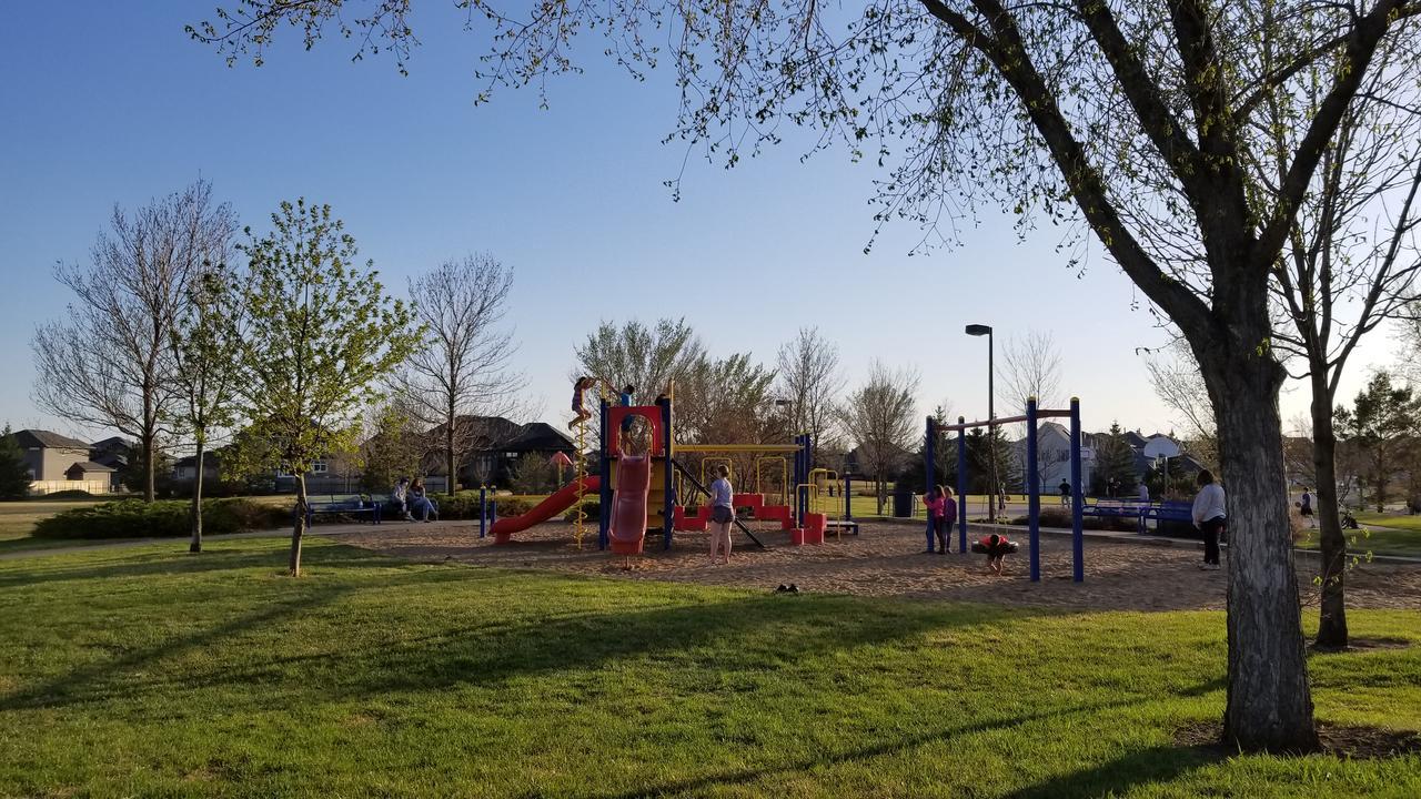 Saskatoon Lashyn Cove Homestay Екстериор снимка